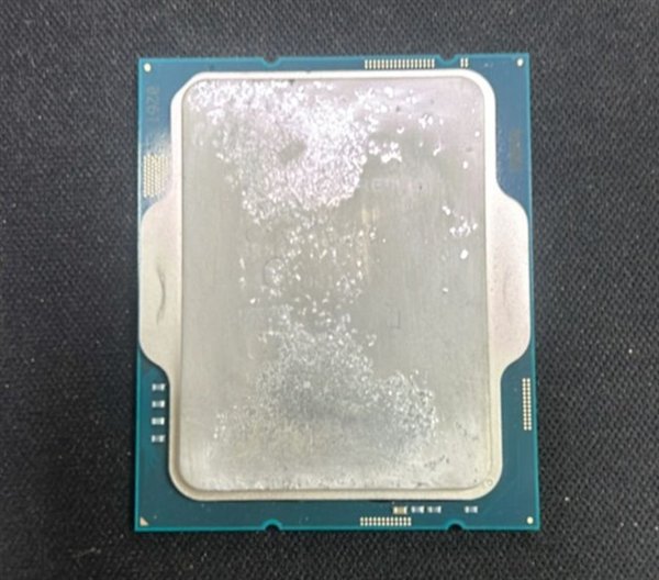 i9-14900K表面被液态金属腐蚀：Intel直接拒保！无话可说-第1张图片-比分网